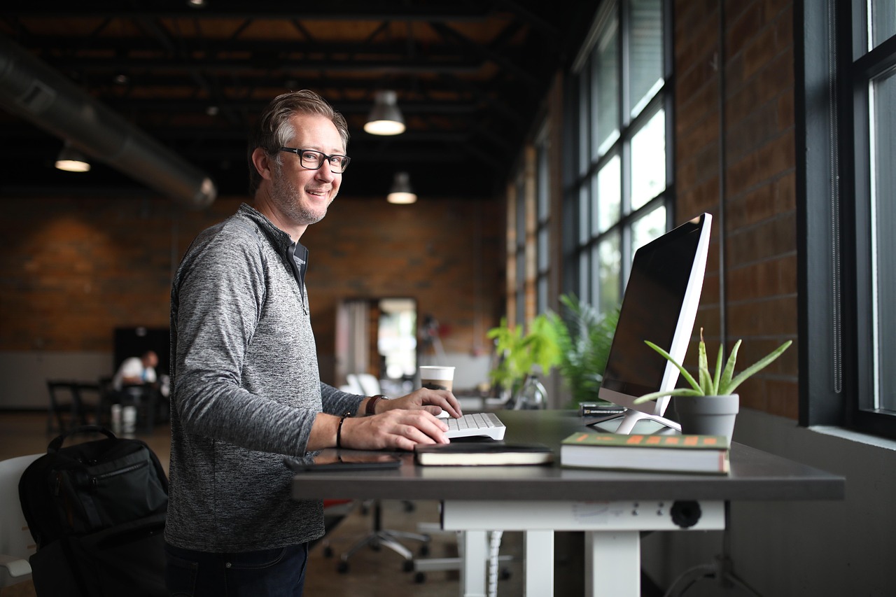 Office desk, man, business — A Couple of Tips That Will Help Local Company Backlink Building