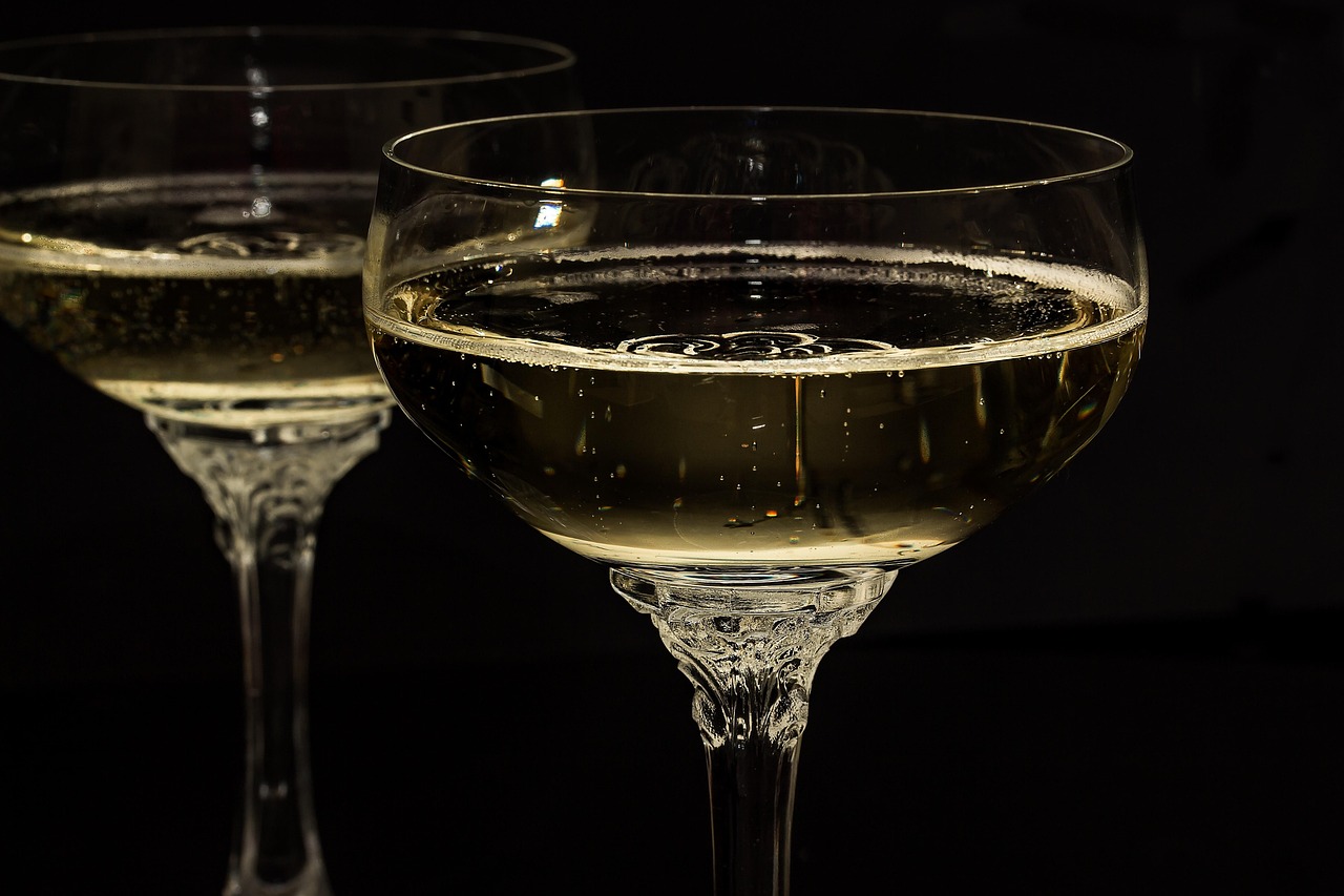 Champagne glasses, sparkling wine, glasses — Betting Market Variety – VIPTAKA, krikya, Baji Live, KTWIN Coverage Comparison