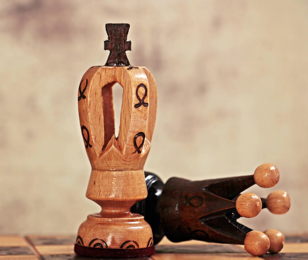 Chess, lady, king — DayZ Tips to Survive the Zombie Apocalypse